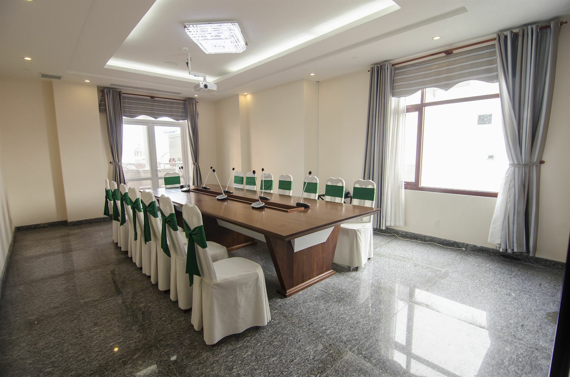 Moonlight Hotel Suites & Spa - City Center, High Floor, River View & City View, Great Location, Near Dragon Bridge Da Nang Exterior photo
