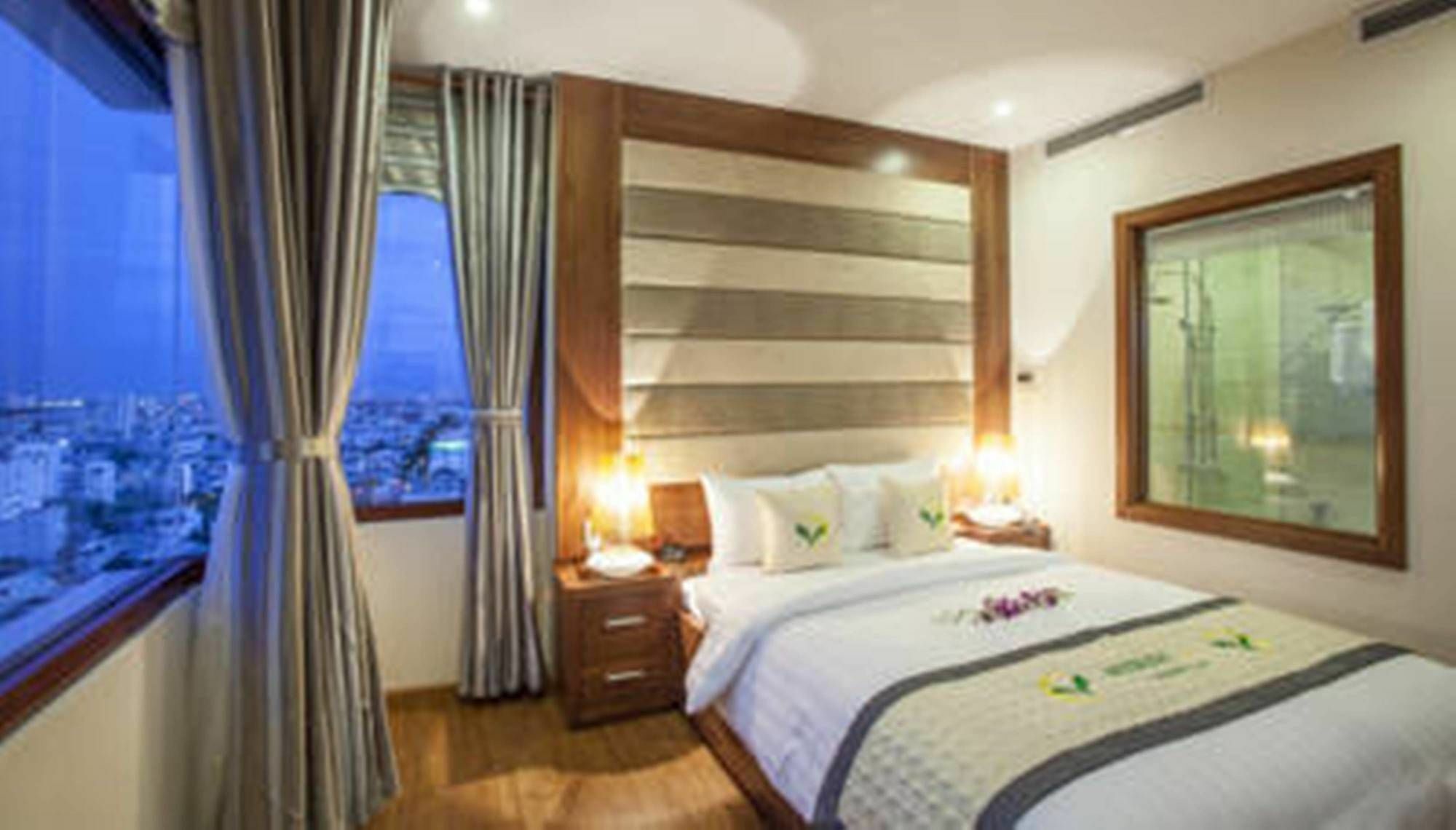 Moonlight Hotel Suites & Spa - City Center, High Floor, River View & City View, Great Location, Near Dragon Bridge Da Nang Exterior photo